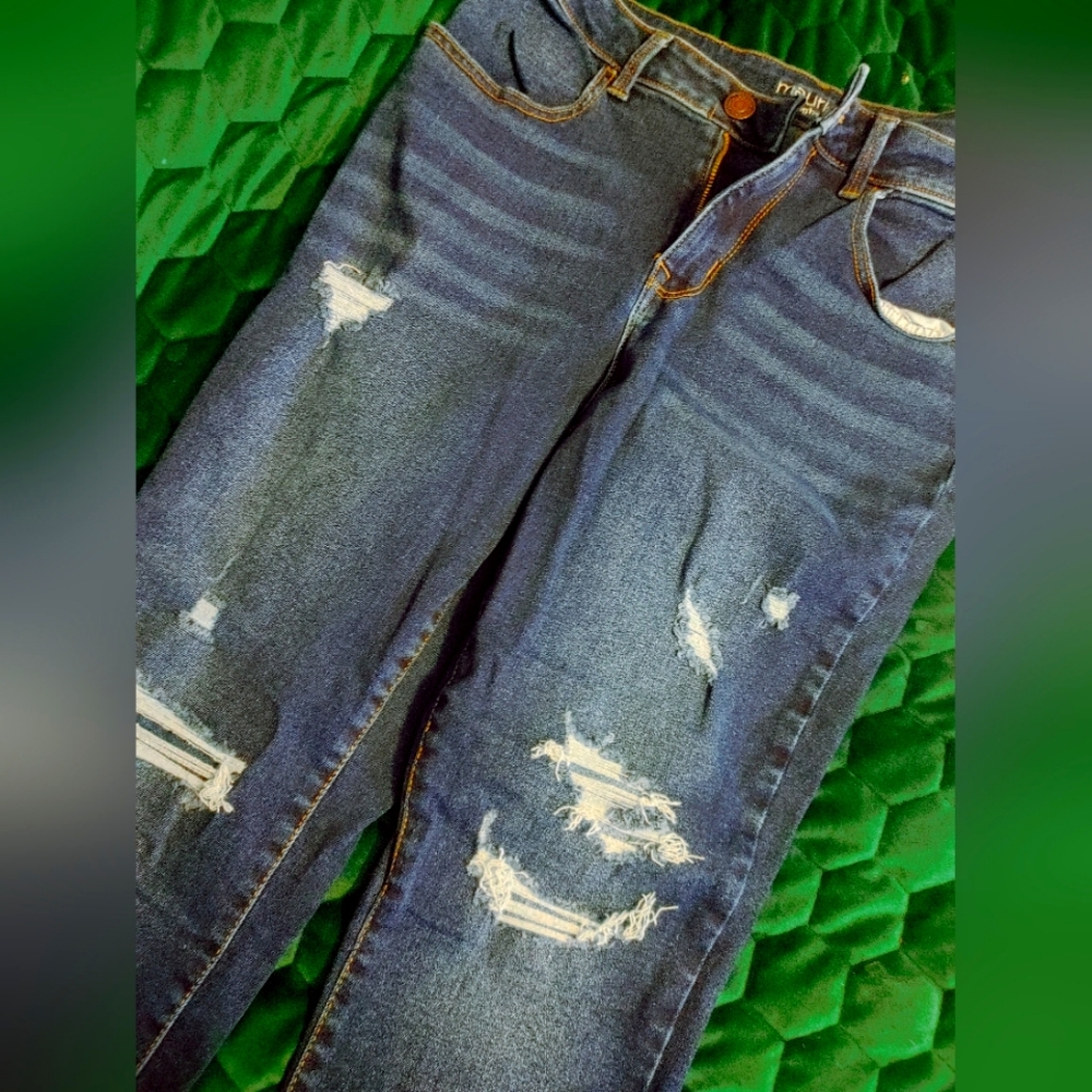 Maurices jeans